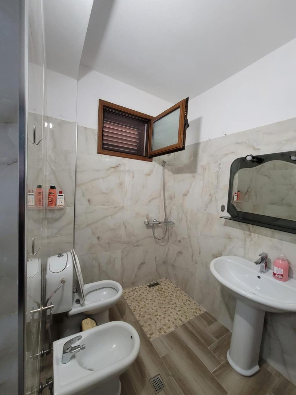 Private Room On A Shared Apartament Near Durres Beach Exterior foto